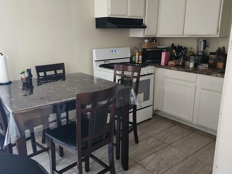 745 S Lark Ellen Ave — Photo 10