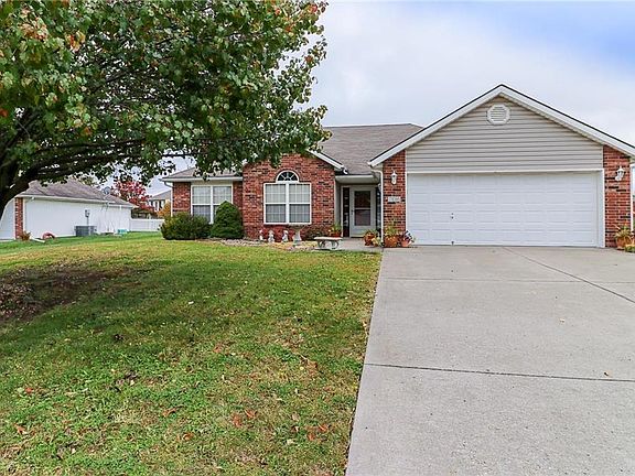 3rd image of 706 SW Harvest Cir