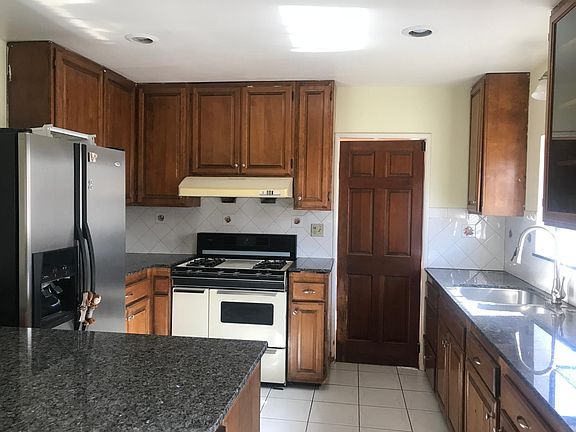 5th image of 6039 Sultana Ave