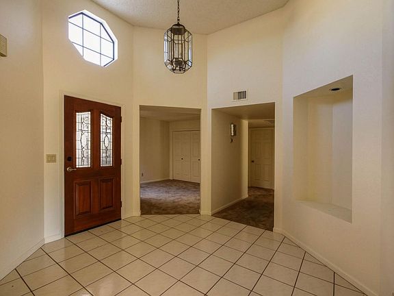 3rd image of 3054 N Ardmore Ct