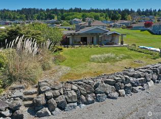 8236 Sandy Hook Dr, Clinton, WA