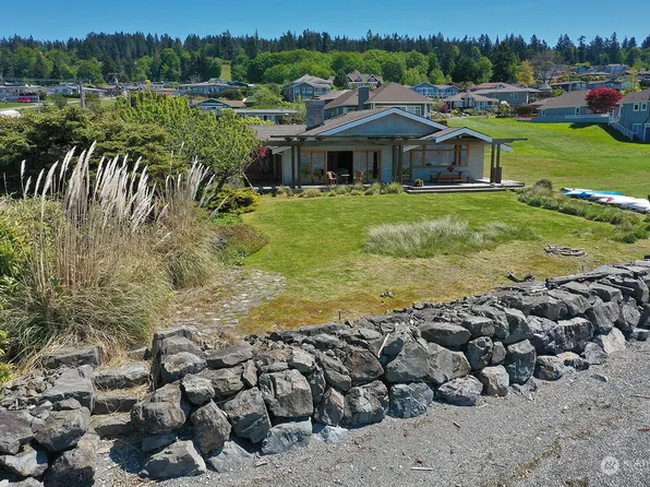 8236 Sandy Hook Drive, Clinton, WA 98236