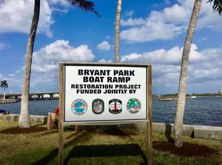 304 S Ocean Breeze St, Lake Worth, FL 33460