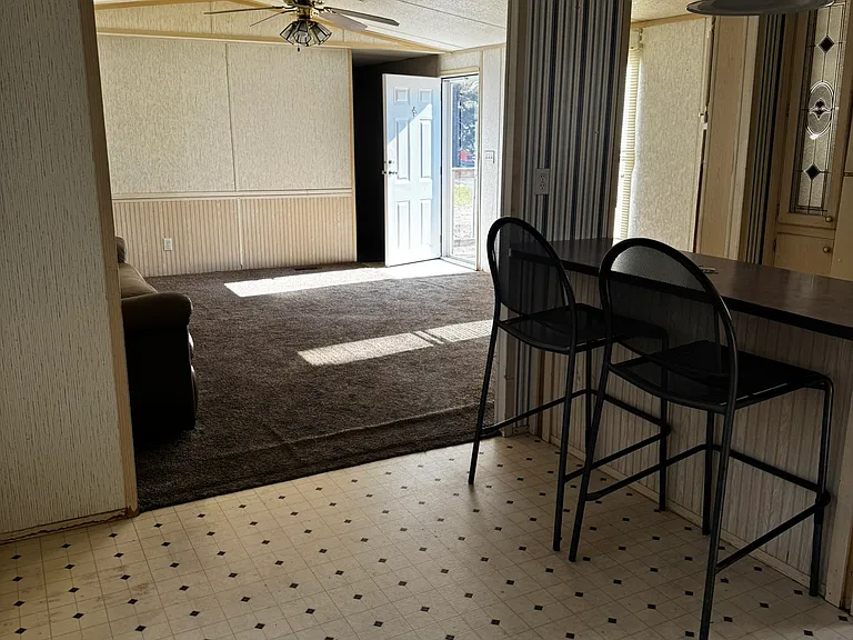 416 W Justice Rd — Photo 2