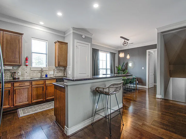 4001 Dallas St #A — Photo 10