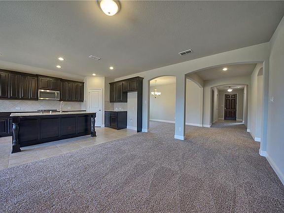 5th image of 429 Bentley Dr