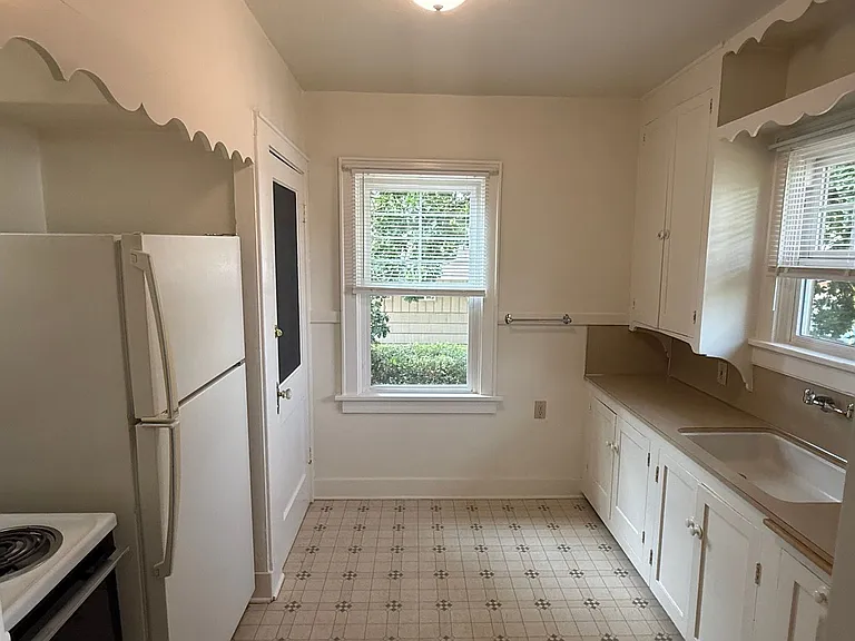 662 E 19th Ave — Photo 8