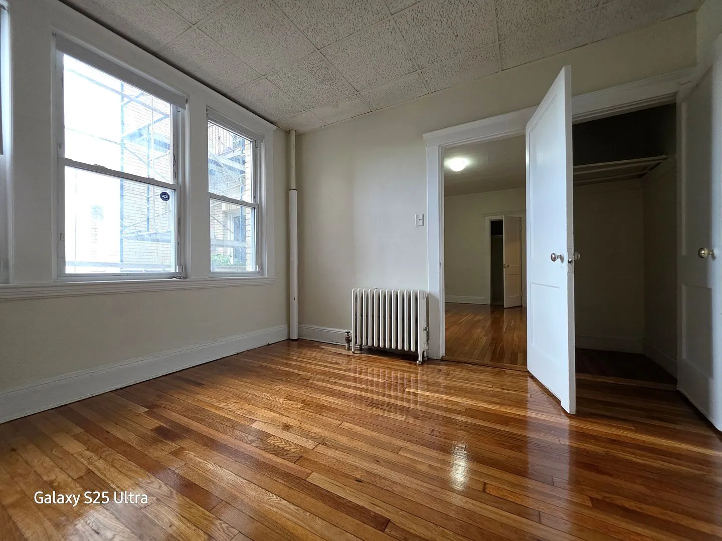 No Brokers Fee, No Security Deposit, Heat and Hot Water Included — Photo 3