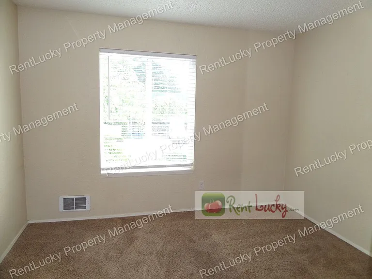 3233 NE 12th St #302 — Photo 11