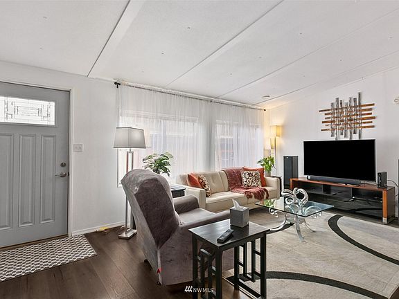 4th image of 19110 100th Avenue Ct E