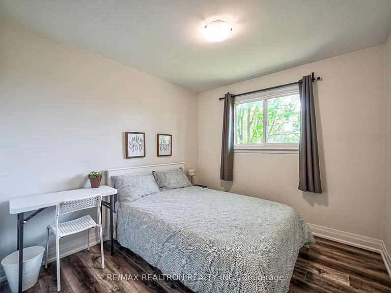 50 Axsmith Cres — Photo 32