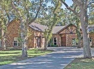 402 Sunset Dr, Edna, TX 77957