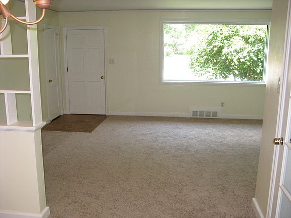 4th image of 100 1st Ave