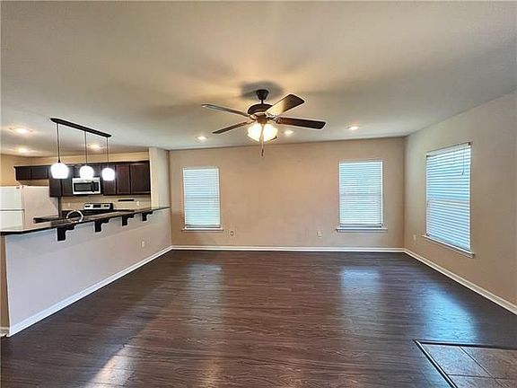 3rd image of 41265 Snowball Cir