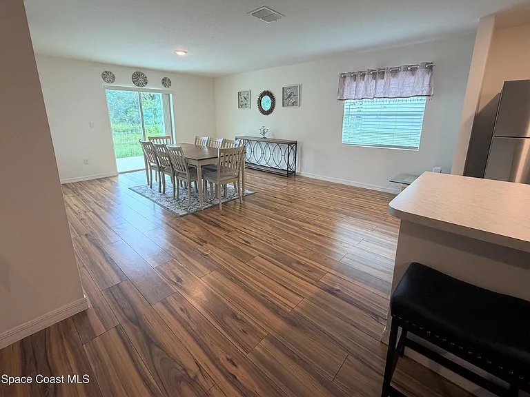 3161 Fergus Ave SE — Photo 5