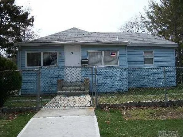34 N 16th St, Wyandanch, NY 11798