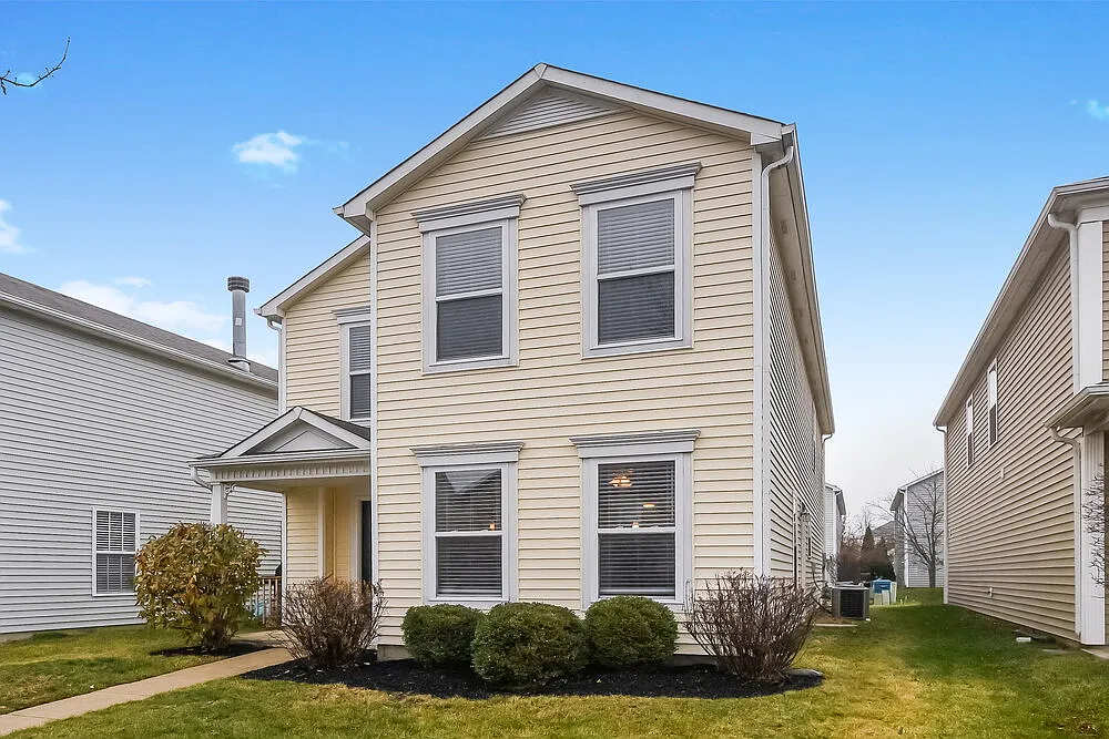 3 bed, 2.5 bath, 1970 sqft, $2,030 — Photo 1