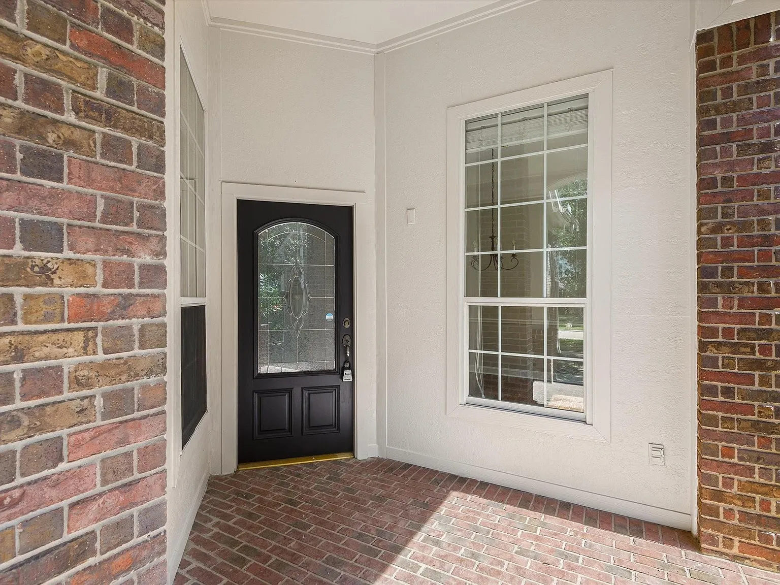 4 bed, 2.0 bath, 2312 sqft, $2,600 — Photo 4