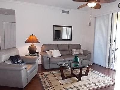 ELEGANTLY APPOINTED LOBBY