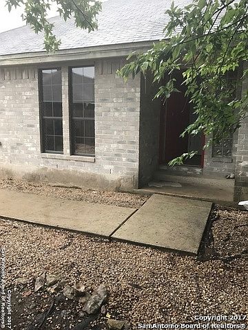 1st image of 979 Parkdale Dr