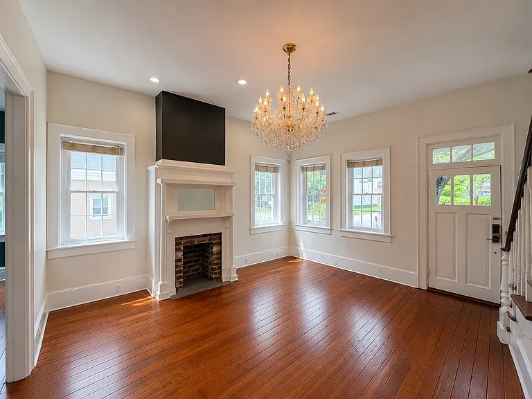 227 W Hall St — Photo 1
