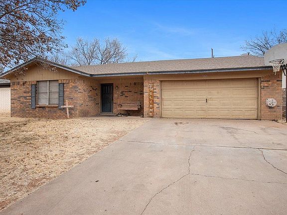 3rd image of 325 Pecan St