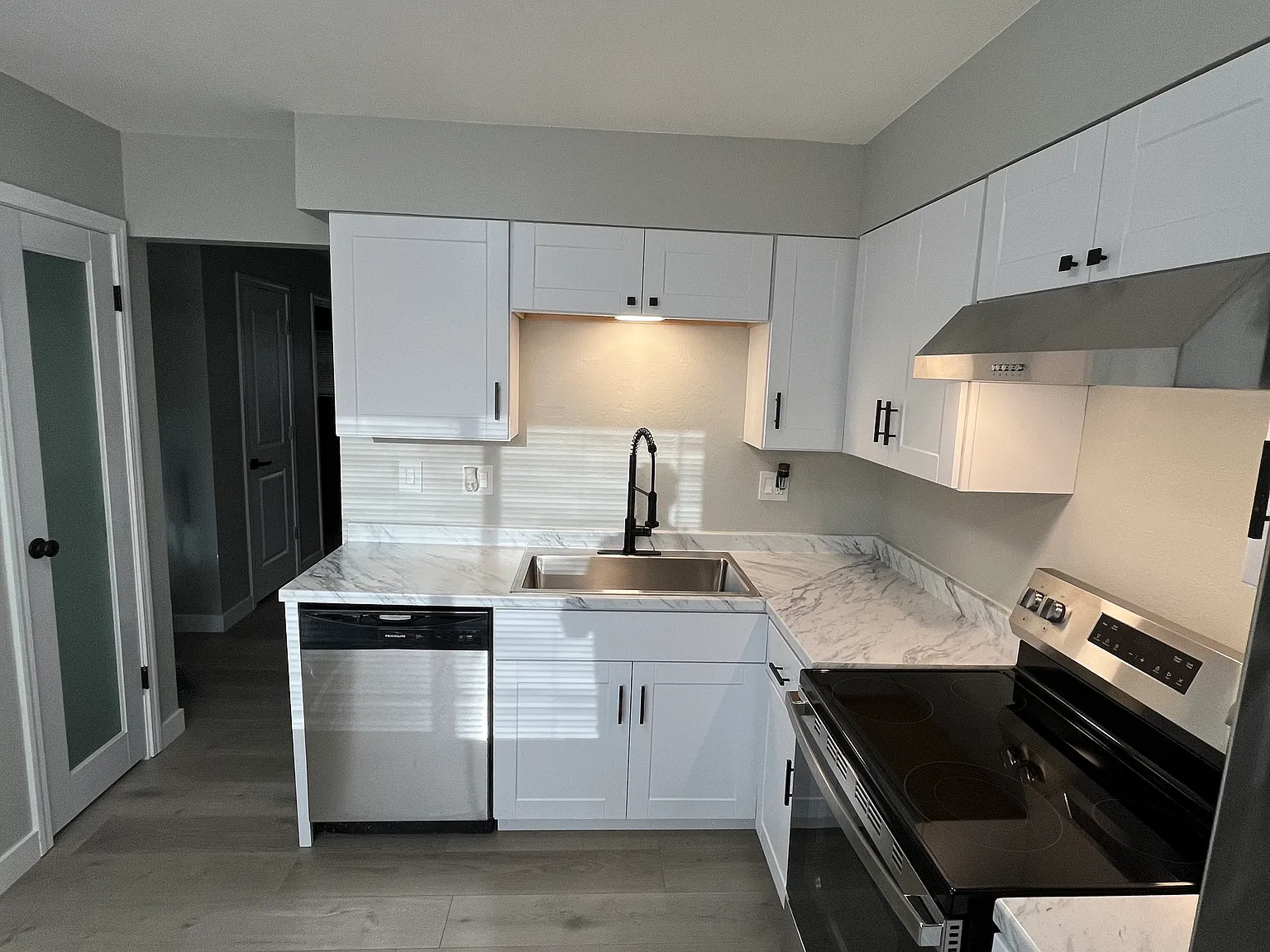 2 bed, 950 sqft, $1,550 — Photo 3