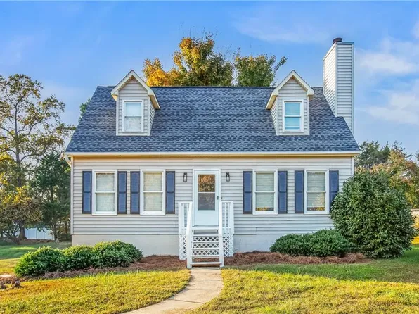 3550 Robinwest Dr, Pfafftown, NC 27040