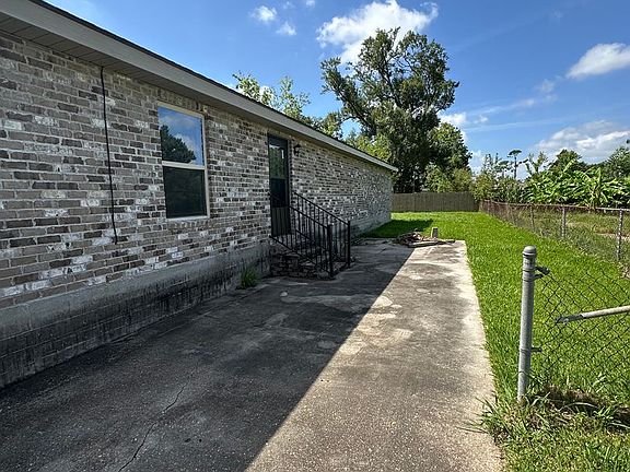 3rd image of 1406 Memory Ln