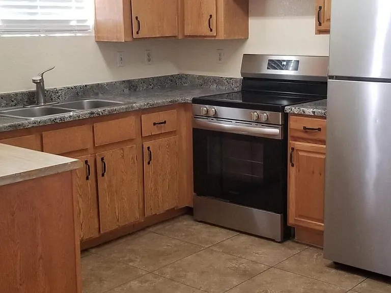 1701 E Pepper Cir #4 — Photo 2