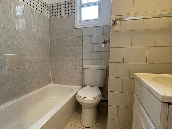 5th image of 10 Seidler St APT 3