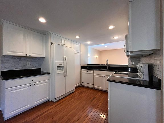 3rd image of 5639 Drake Hollow Dr W