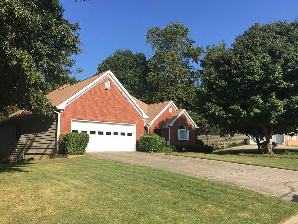2nd image of 2055 Holland Park Dr