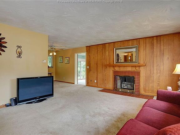 5th image of 908 Charlotte Pl