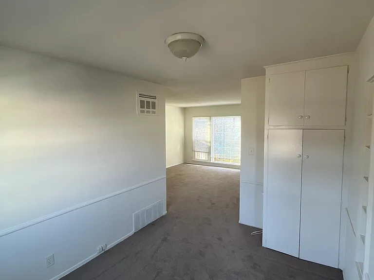 1225 Harvard St #7 — Photo 6