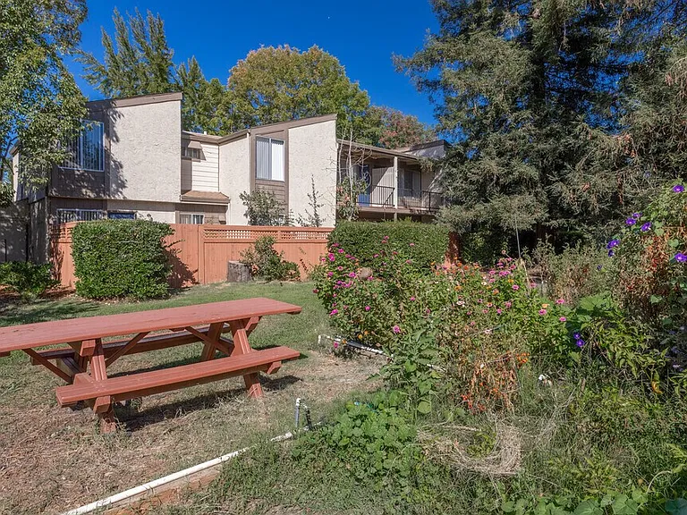 Alvarado Parkside — Photo 23