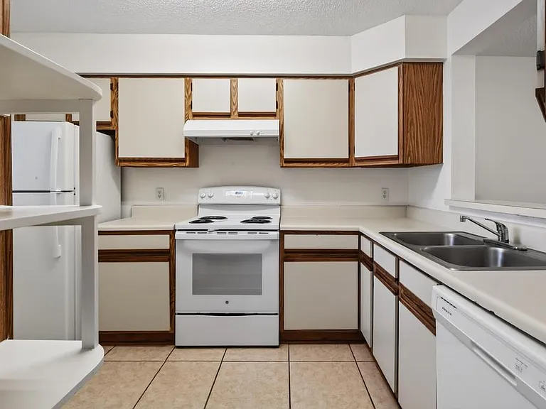 10 Moultrie Creek Cir #1 — Photo 4