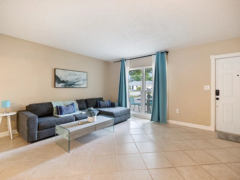 818 Plum Tree Ln — Photo 15