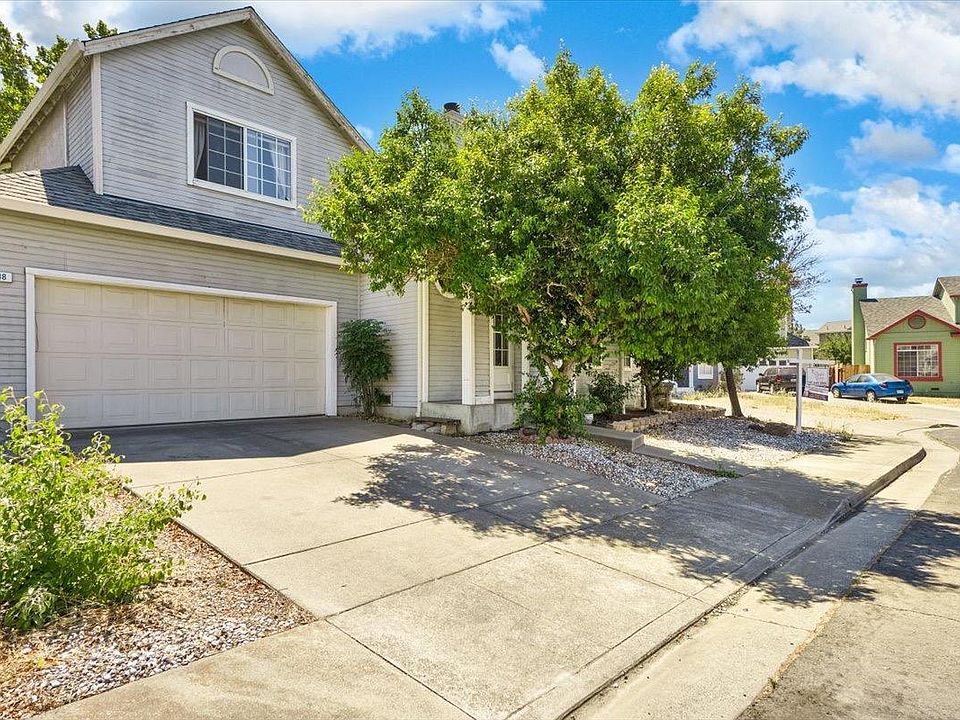 1st image of 938 Shadywood Cir