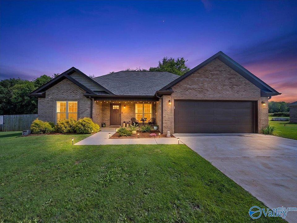 1st image of 36 Blue Heron Dr