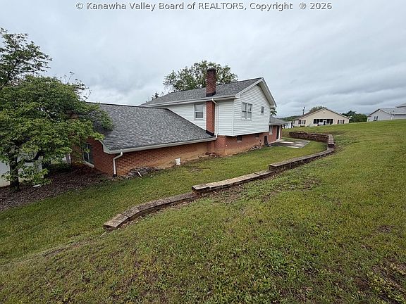 4th image of 85 Early Ave