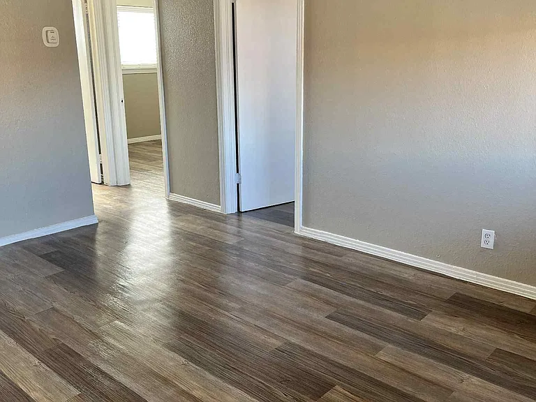 Lakeside Apartments — Photo 10