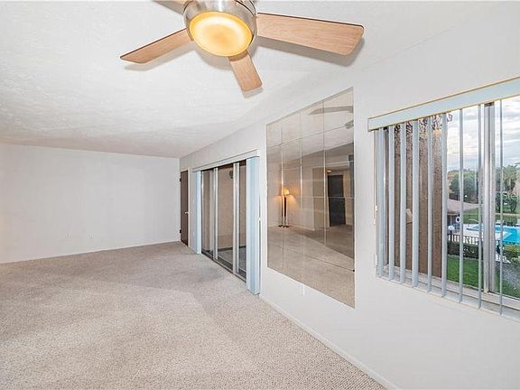 3rd image of 1577 Greenlea Dr APT 8