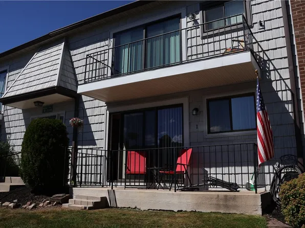 8 High Gate Trl APT 1, Fairport, NY 14450