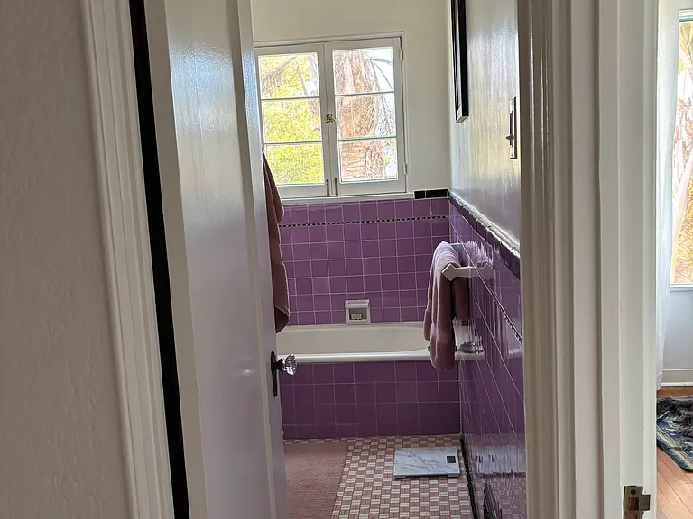464 N Stanley Ave #7 — Photo 24