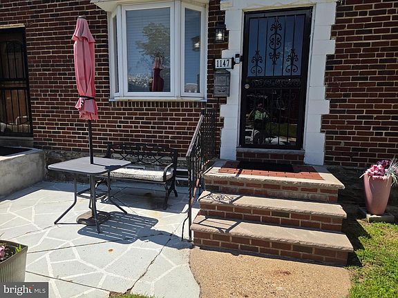 2nd image of 1147 E Slocum St