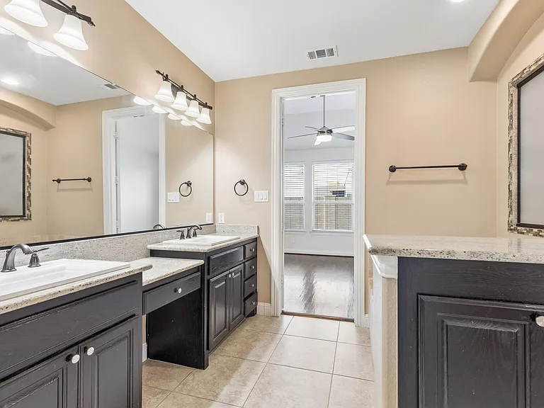 408 Vine St — Photo 13