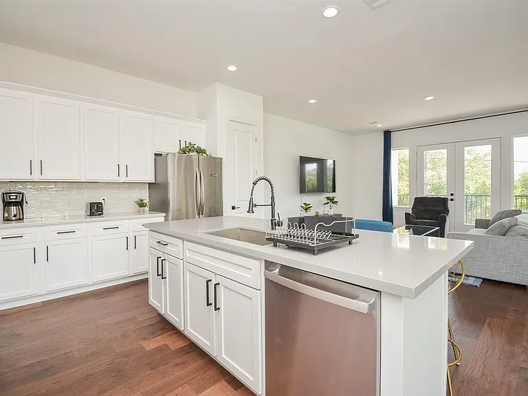 2620 McIlhenny St — Photo 10