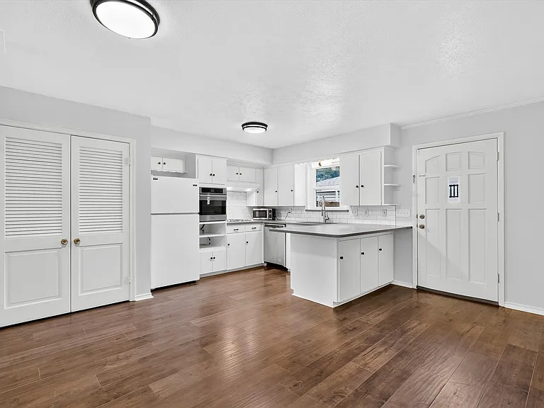 11143 Joymeadow Dr — Photo 14