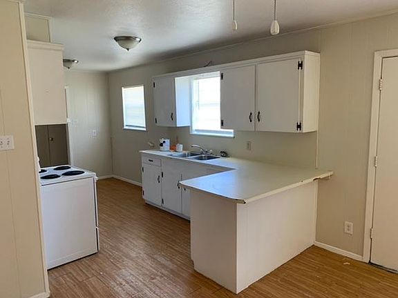 3rd image of 256 N Oxford Dr